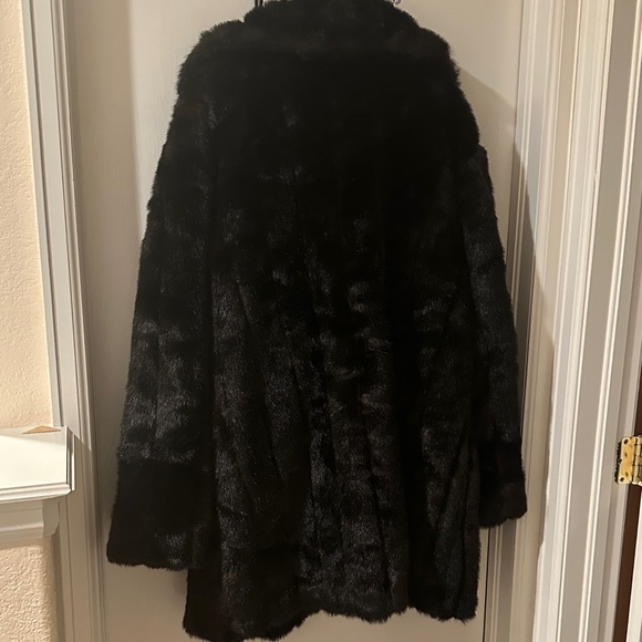 Liz Claiborne Luxurious Black Teddy Jacket - Picture 3 of 3